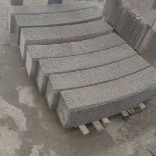 六盘水芝麻白弧形路牙石