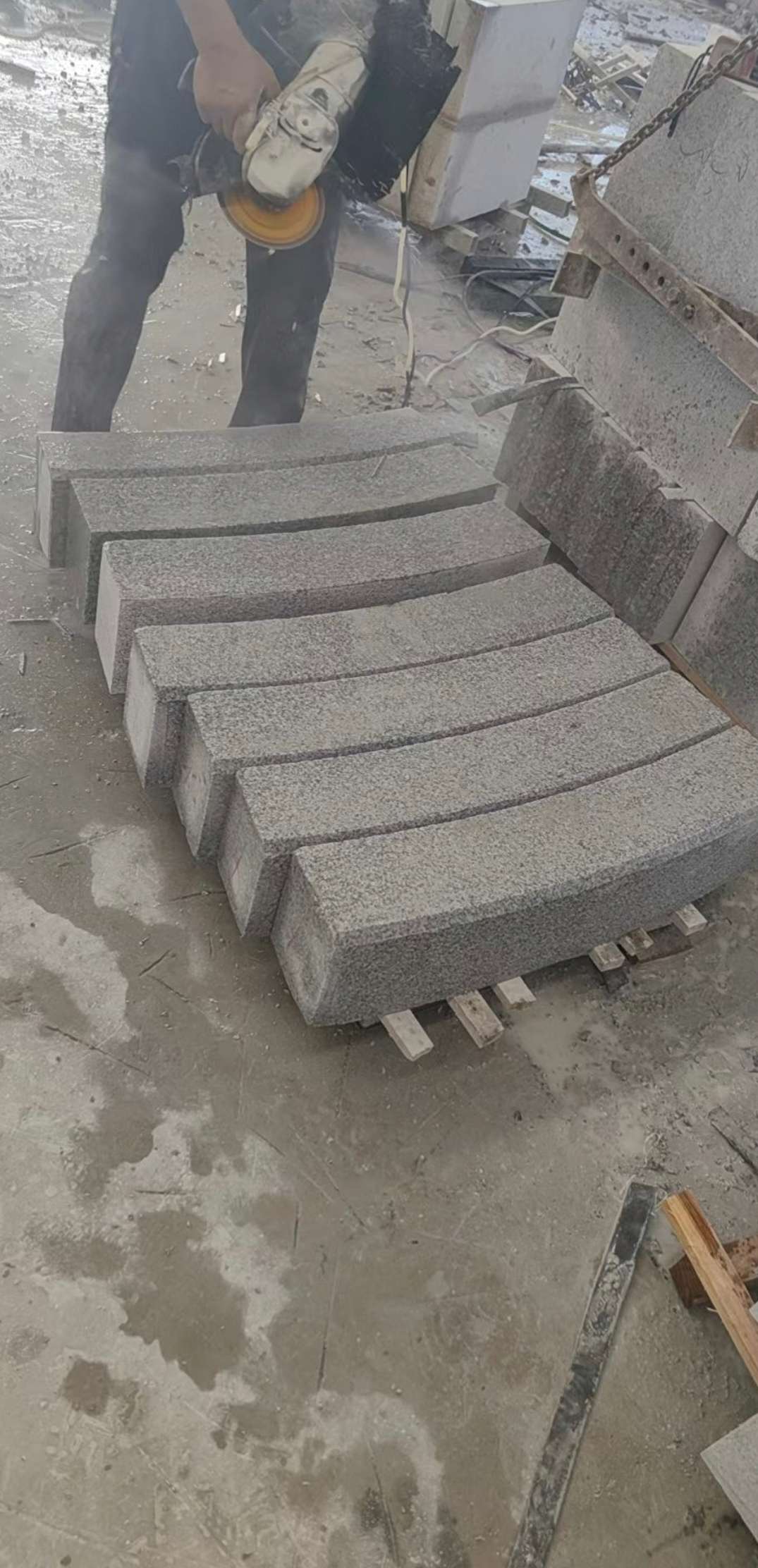 六盘水芝麻白弧形路牙石