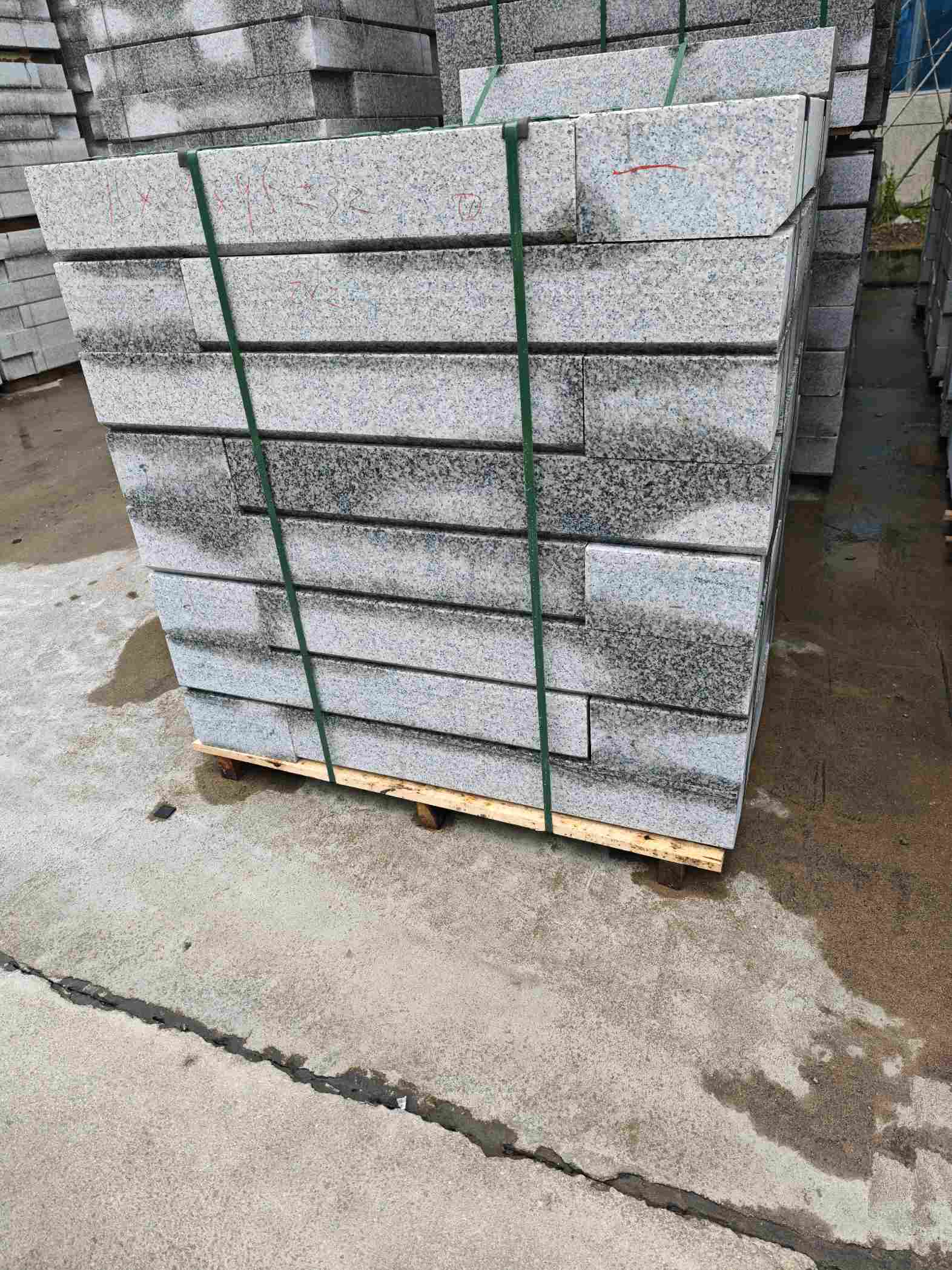 六盘水芙蓉白路牙石，马路牙子