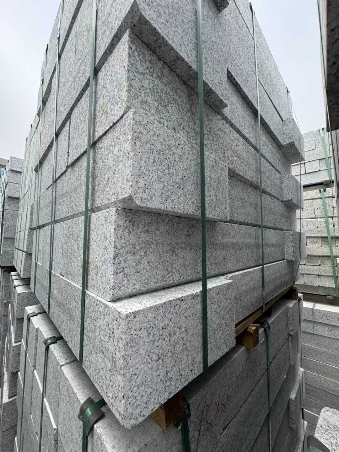 六盘水芝麻白路牙石 马路牙子